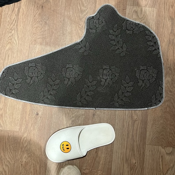 Nike Rug - Picture 3 of 3